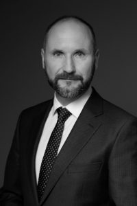 Zverināts advokāts Jānis Jurkāns speciālists šadas nozares - Apdrošināšanas strīdi, Bankas un Finanšu iestādes, Darba tiesības, Ģimenes un mantojuma tiesības, Komerctiesības un M&A, Nekustamais īpašums un būvniecības tiesības, noziedzīgi iegūtu līdzekļu legalizācijas novēršana (AML), Reorganizācija un maksātnespēja, Parstāvība tiesās un šķīrējtiesās, Starptautiskās privāttiesības un Eiropas Savienības tiesības.