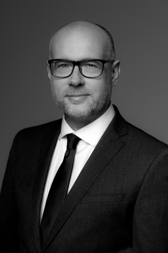 Zvērināts advokāts Olavs Cers, speciālists šadas nozares -Apdrošināšanas strīdi, Bankas un Finanšu iestādes, Ģimenes un Mantojumā tiesības, Komerctiesībās, Medicīnas tiesības, nekustamais īpašums un būvniecības tiesības, noziedzīgi iegūtu līdzekļu legalizācija novēršana (AML), Reorganizācija un maksātnespēja, pārstāvība tiesās un šķīrējstiesās, publiskās tiesības, Komerctiesības un M&A.